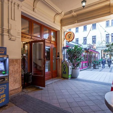 Explore Budapest From A Luxurious Cozy Apartment Экстерьер фото