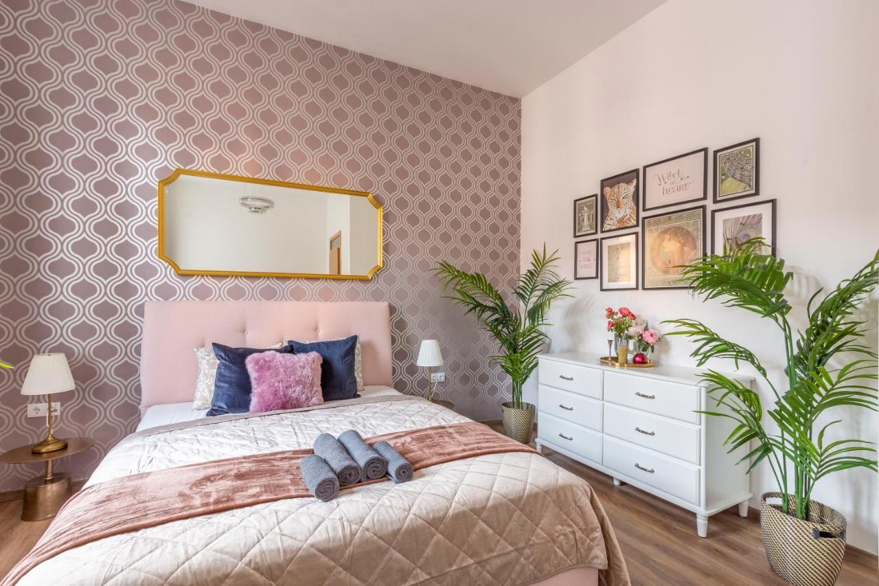Explore Budapest From A Luxurious Cozy Apartment Экстерьер фото