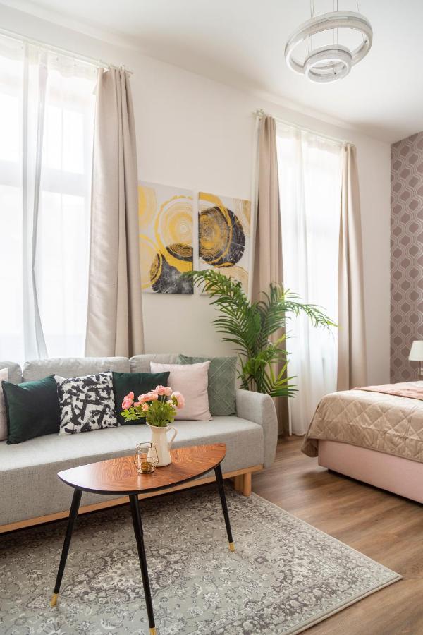 Explore Budapest From A Luxurious Cozy Apartment Экстерьер фото